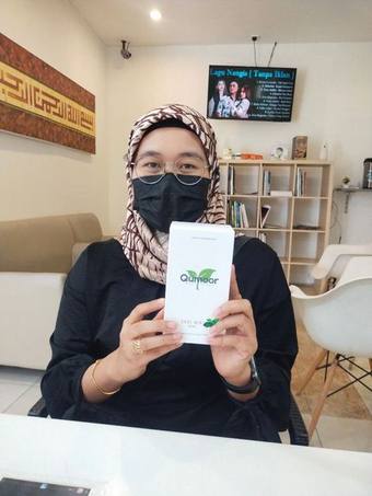 Pengguna Qumoor bersama produk