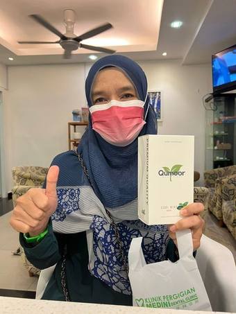 Pengguna Qumoor bersama produk